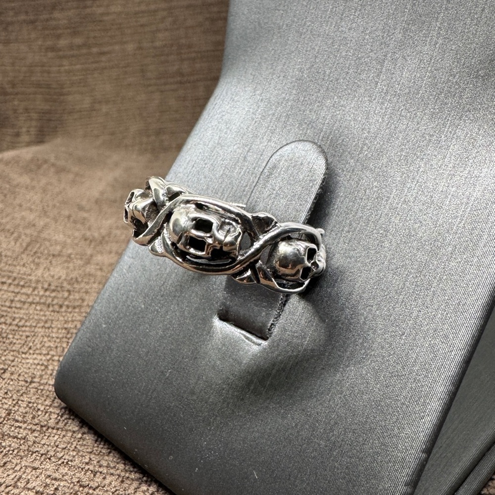Sterling Silver skull ring